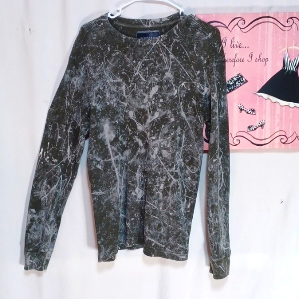 ST. JOHNS BAY MENS SHIRT SIZE M IN A SPECIAL SPLATTER PAINT CREATION